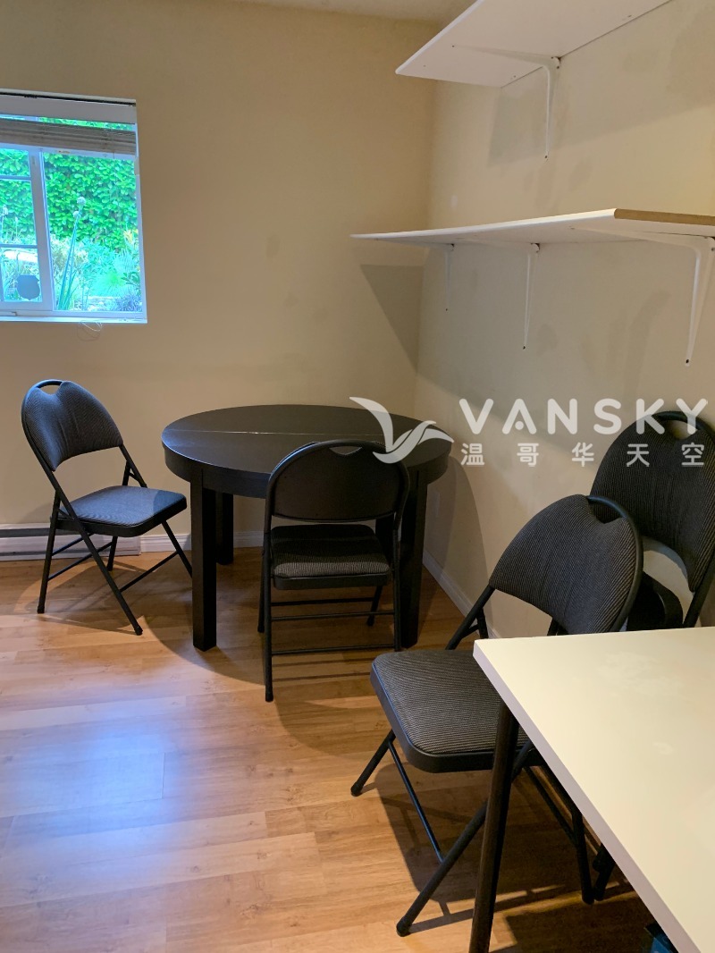 251215095103_Downstair kitchen 3.jpg